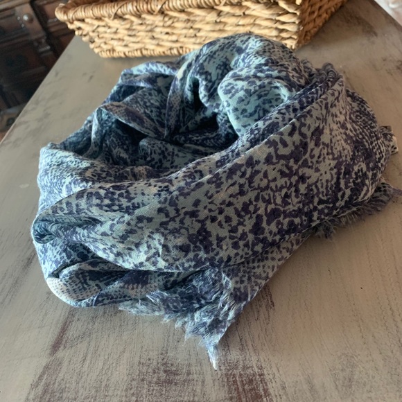 Soft Wool Blue Tone Python Print Scarf - Picture 3 of 6